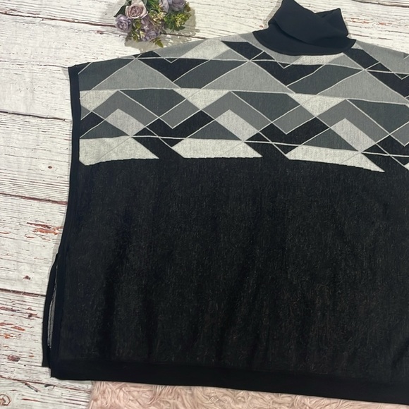 Sweaty Betty Geometric Black Gray Yeti Knit Poncho One Size - Picture 6 of 9